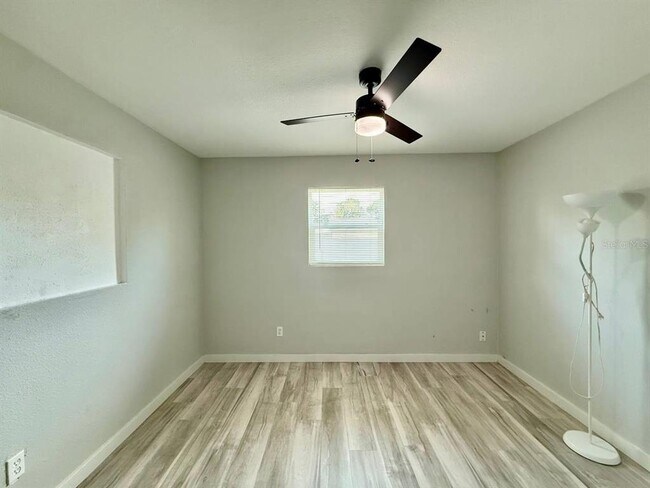 Building Photo - 4406 W Trilby Ave
