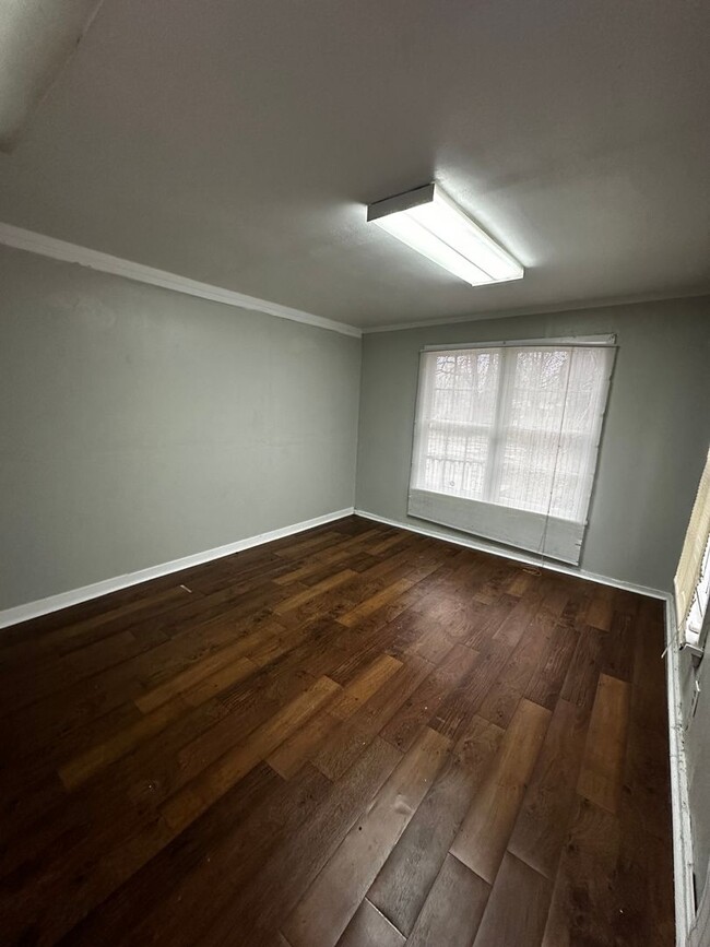 Building Photo - Southern Hills Cozy 2-Bedroom Rental with ...