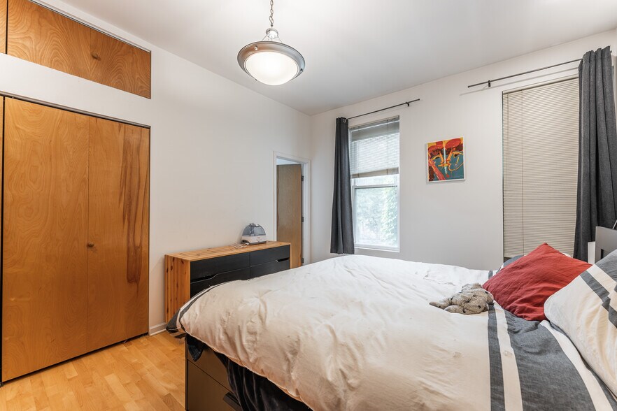 Building Photo - 1409 N Wicker Park Ave