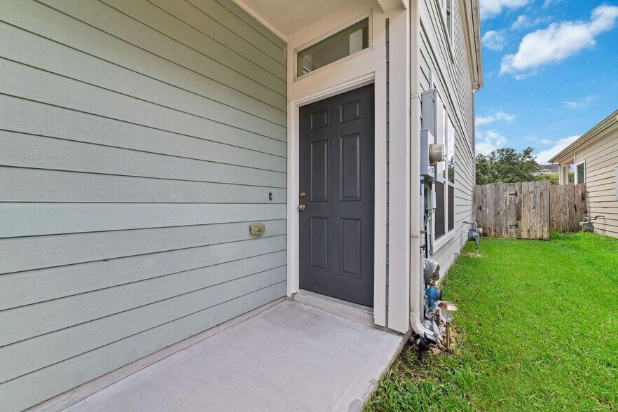 Building Photo - 14923 Tuttle Point Dr
