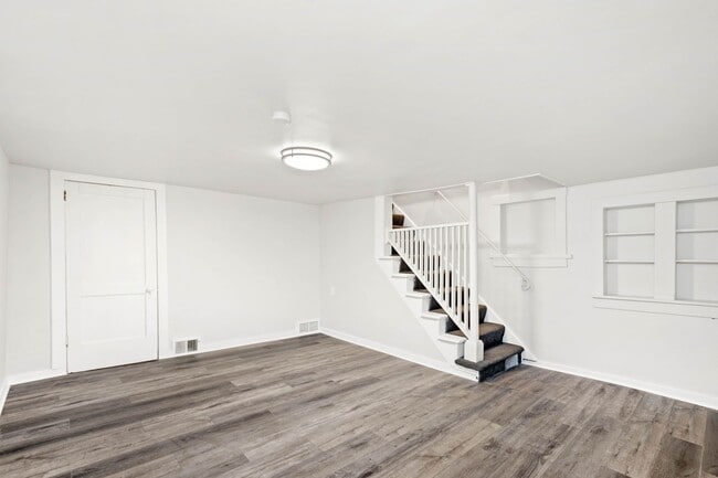 Building Photo - Stunning 4 bedroom home in Mt. Washington available January 2nd!