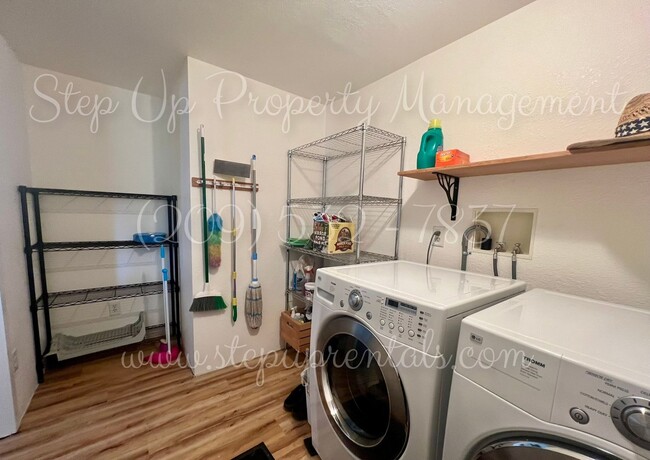Building Photo - Charming 3 Bedroom Willow Springs Retreat ...