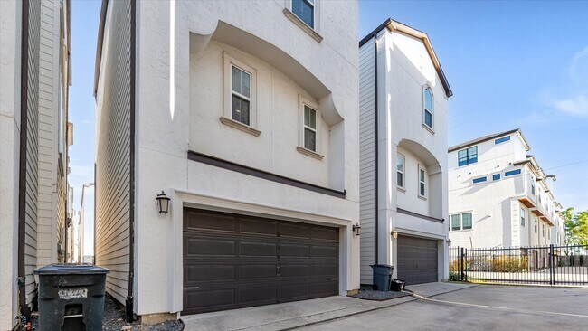 Building Photo - 2730 Freund St