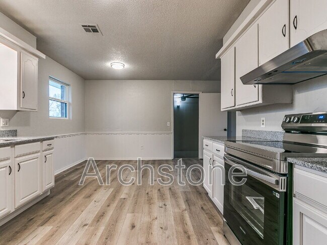 Building Photo - 401 NW 86th St