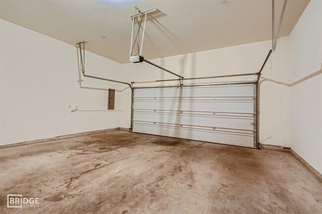 Building Photo - 1313 Lakecrest Ln