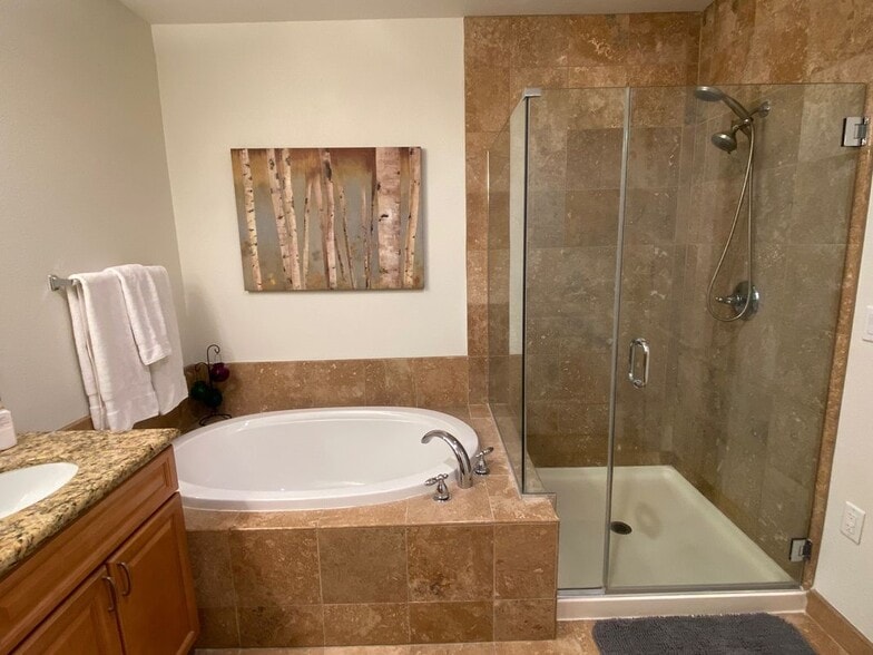 Building Photo - 2260 Village Walk Dr