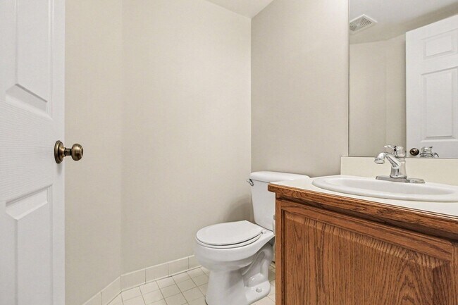 Building Photo - 125 Commons Cir