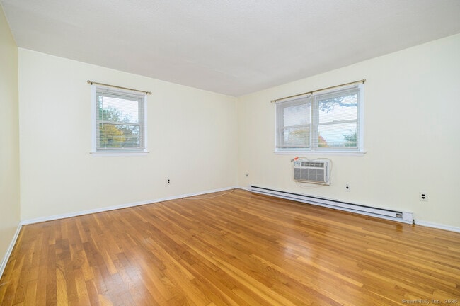 Building Photo - 922 Shippan Ave