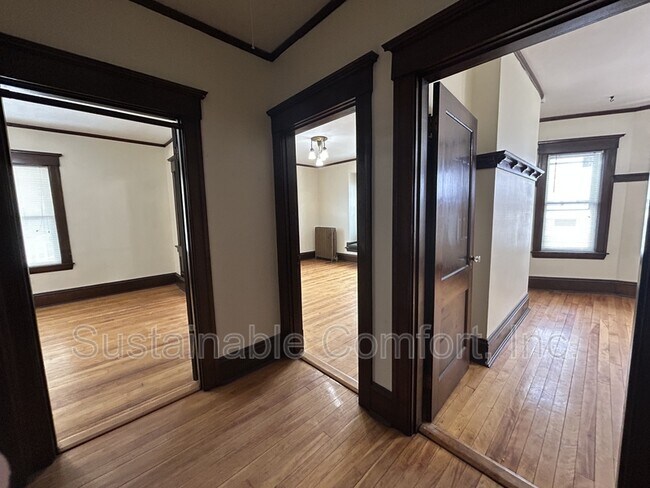 Building Photo - 14 Clearview Ave