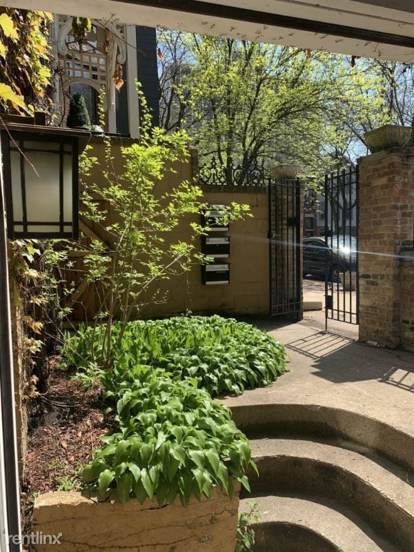 Building Photo - 3 br, 2 bath Apartment - 1645 N Park Dr