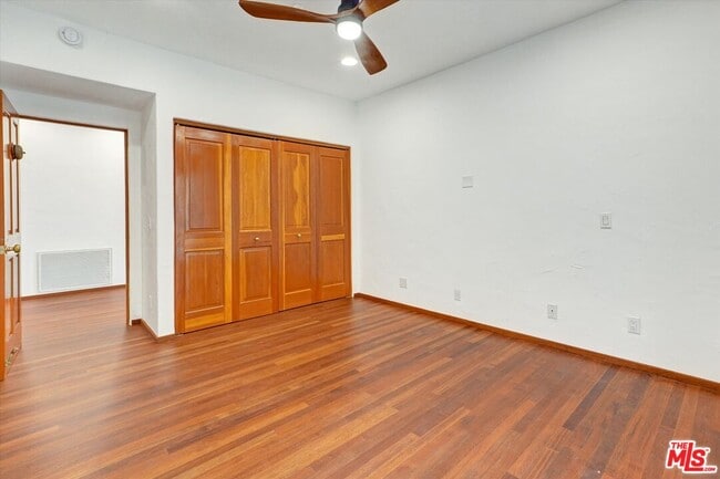 Building Photo - 3916 Rambla Orienta