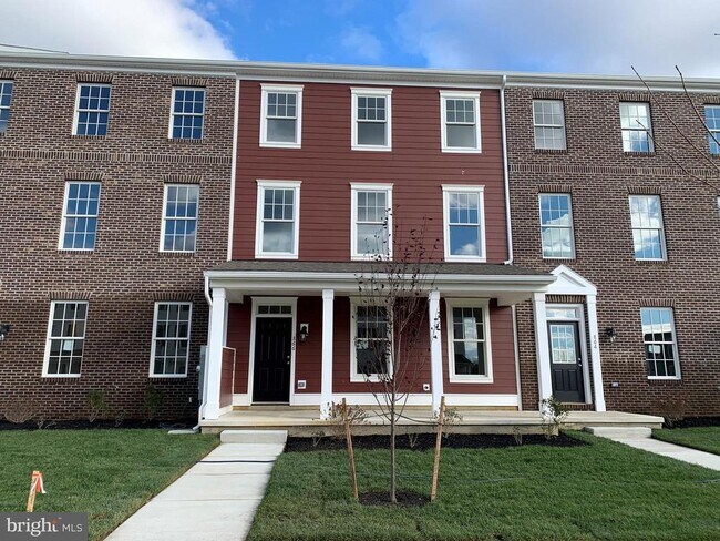 Building Photo - 866 Mapleton Ave