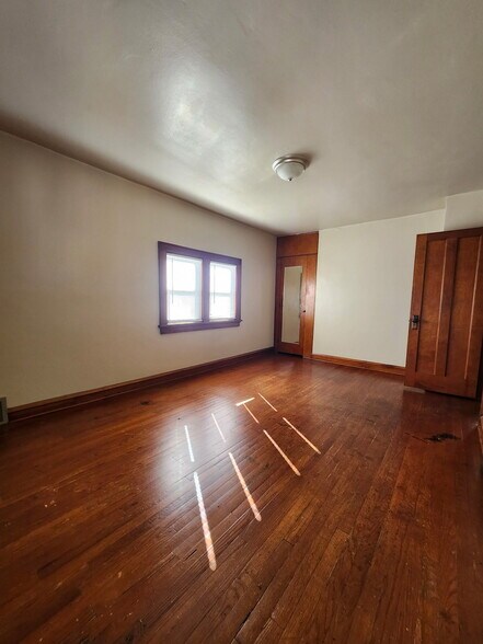 Building Photo - 5923 N 38th St