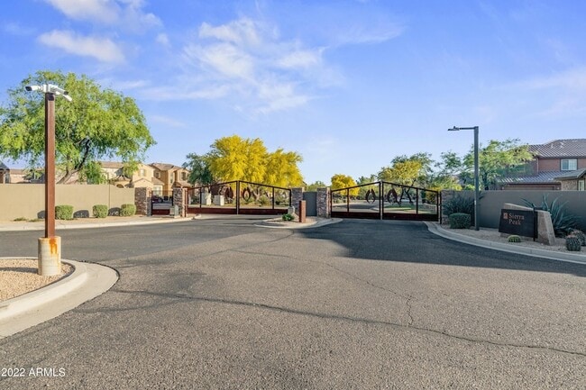 Building Photo - 3983 E Cat Balue Dr