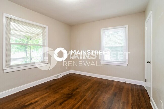 Building Photo - 3 Bedroom Pet-Friendly Home in Charlotte, NC with Main Street Renewal