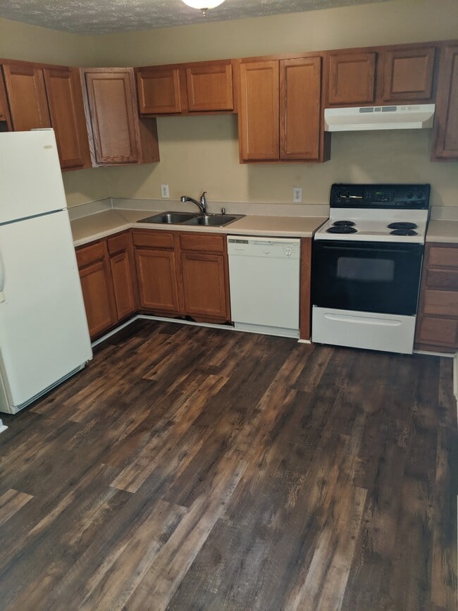 Building Photo - Carlton Street Townhomes