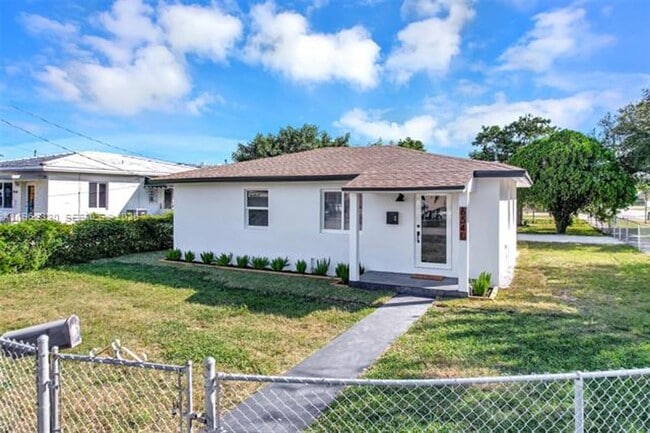 Building Photo - 6540 SW 4th St