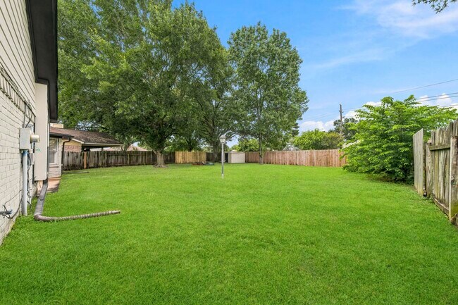 Building Photo - 22039 Rivermead Dr
