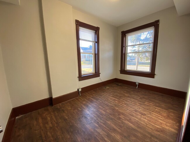 Building Photo - **$500 Security Deposit & 1st Month Free w...