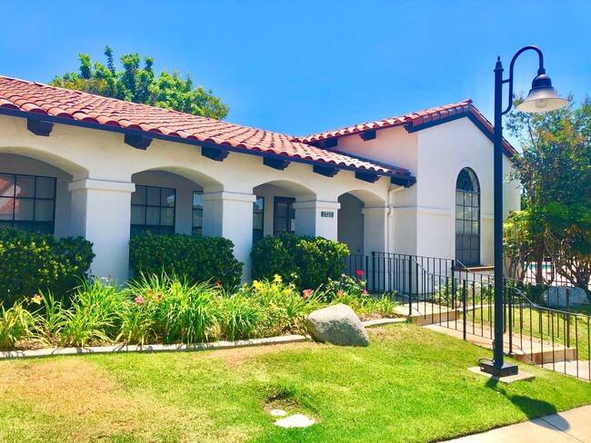 Building Photo - Sweet Single-Story, Completely Detached, in the Picturesque Fallbrook Village HOA Community!