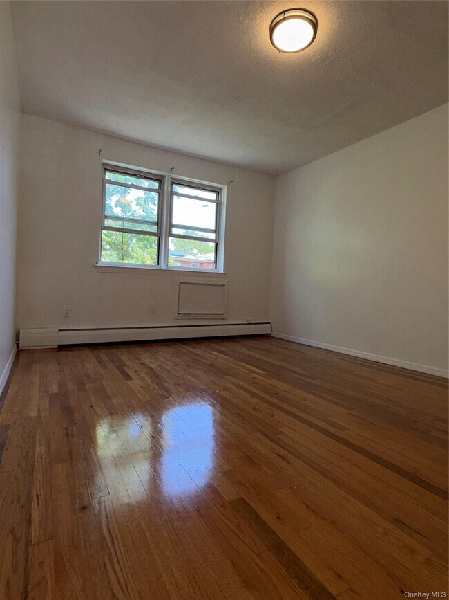Building Photo - 1253 E 72nd St