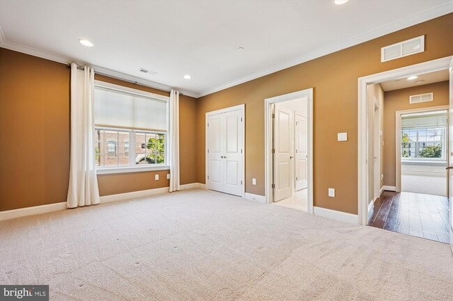 Building Photo - 448 Salk Cir