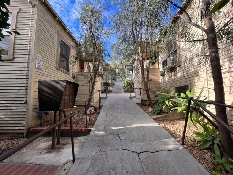 Building Photo - 1306 W Sunset Blvd