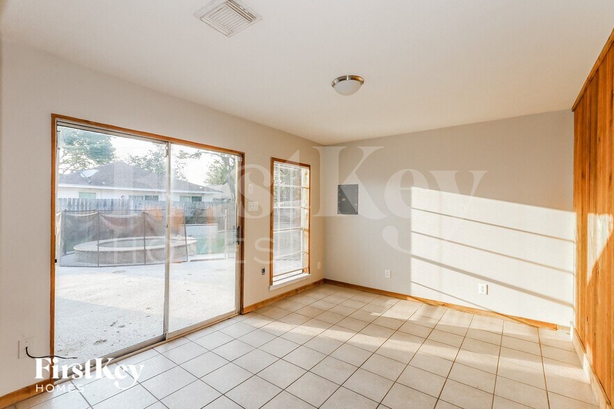 Building Photo - 6723 Valerian Ln