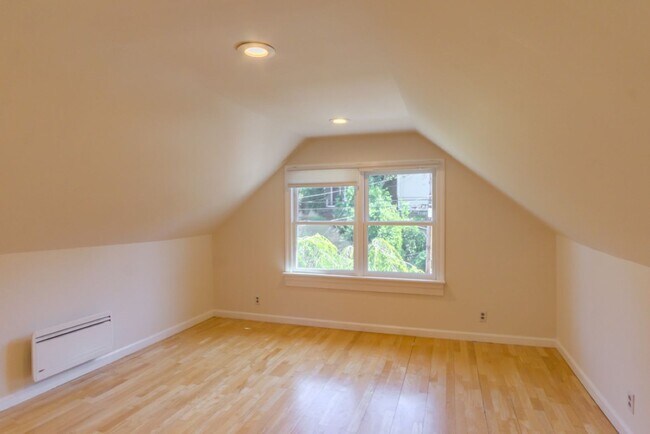 Building Photo - 3Bd/1.5Ba Seattle House