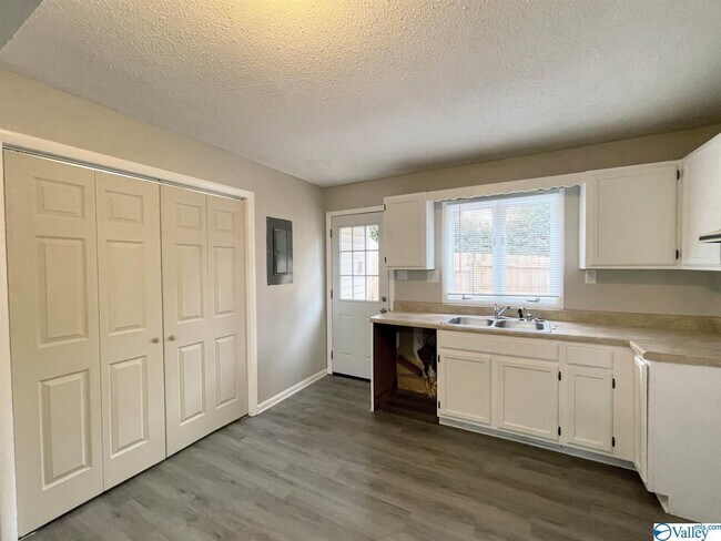 Building Photo - 1103 Old Monrovia Rd