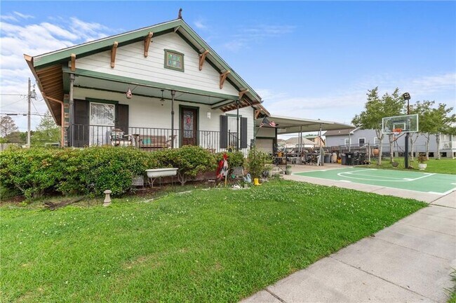 Building Photo - 1528 Schnell Dr