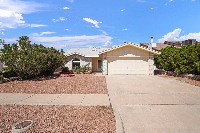 Primary Photo - 1029 Chiricahua Dr