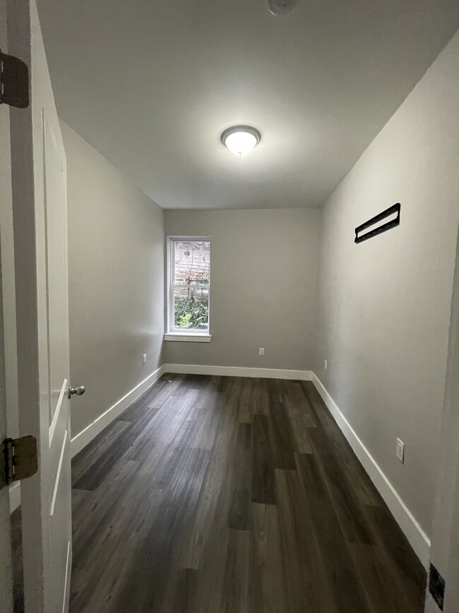 698-700 Chancellor Ave 305 - 695 Chancellor Ave