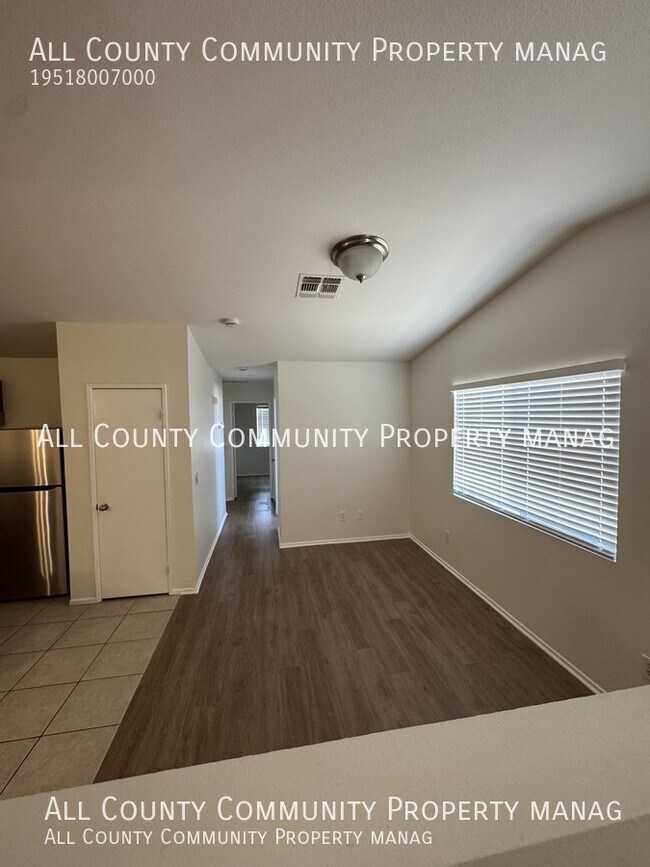 Building Photo - 58439 Palisade Dr