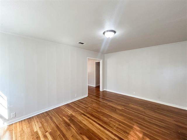 Building Photo - 608 W Lake St