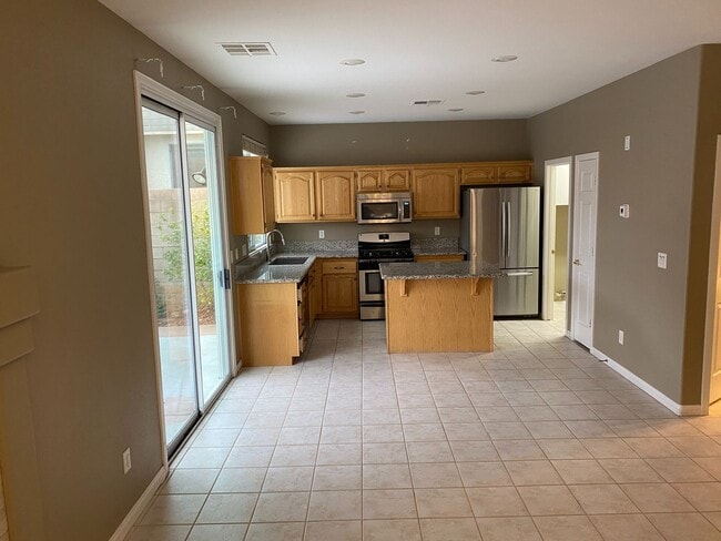 Building Photo - Gorgeous home close to Lake Sahara!