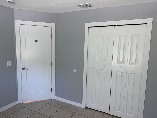 Building Photo - 2/1 in Groveland