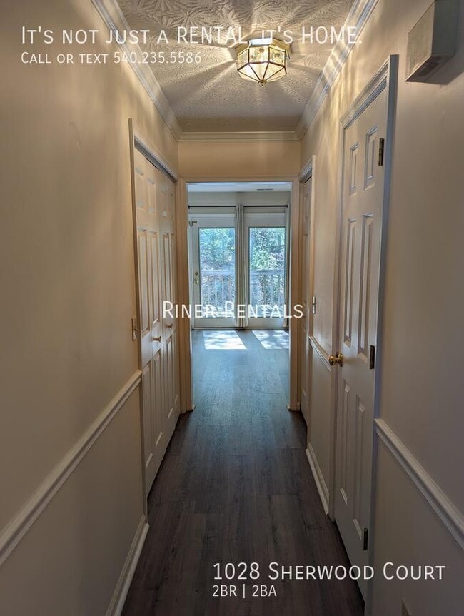 Building Photo - 1028 Sherwood Ct
