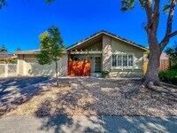 Building Photo - Charming 1 Bedroom, 1 Bath Rental with Pri...