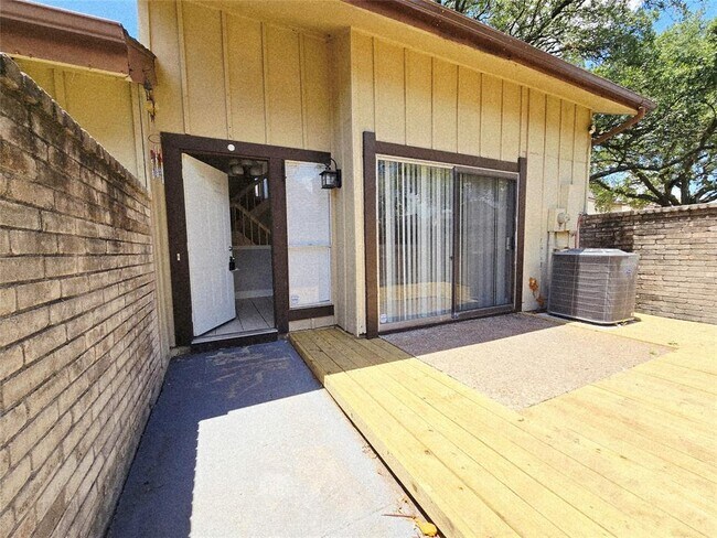 Building Photo - 12625 Newbrook Dr