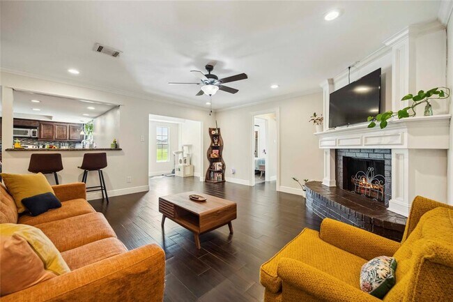 Building Photo - 3611 Drawbridge Dr