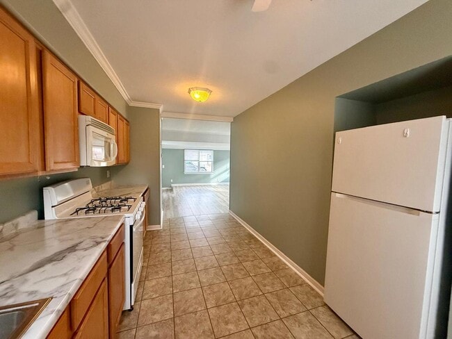 Building Photo - 15136 S James St