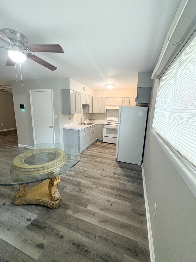 Building Photo - 1100 Skyland Dr