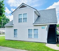 Building Photo - Updated first floor 1 bedroom apartment in...
