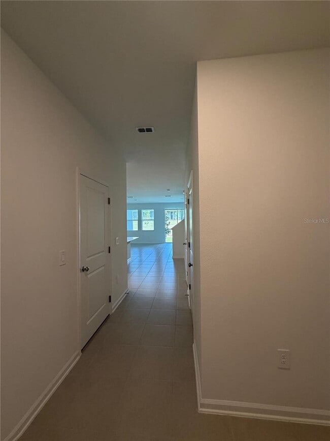 Building Photo - 2823 Maloof Dr
