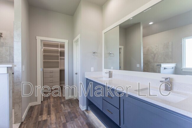 Building Photo - 3141 SE 35th St