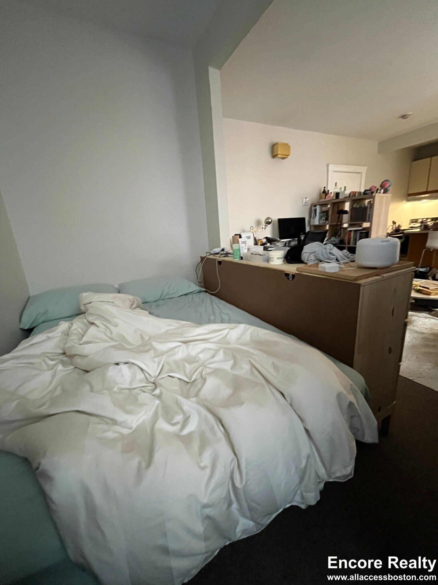 Building Photo - 843 Beacon St