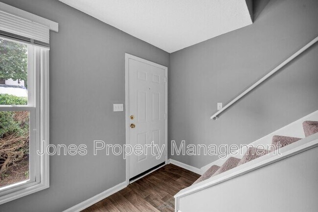 Building Photo - 2632 White Oak Ln