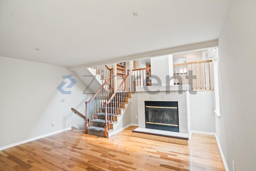 Building Photo - Unit