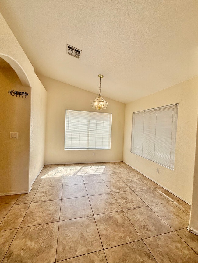 Building Photo - 2316 E Kelton Ln